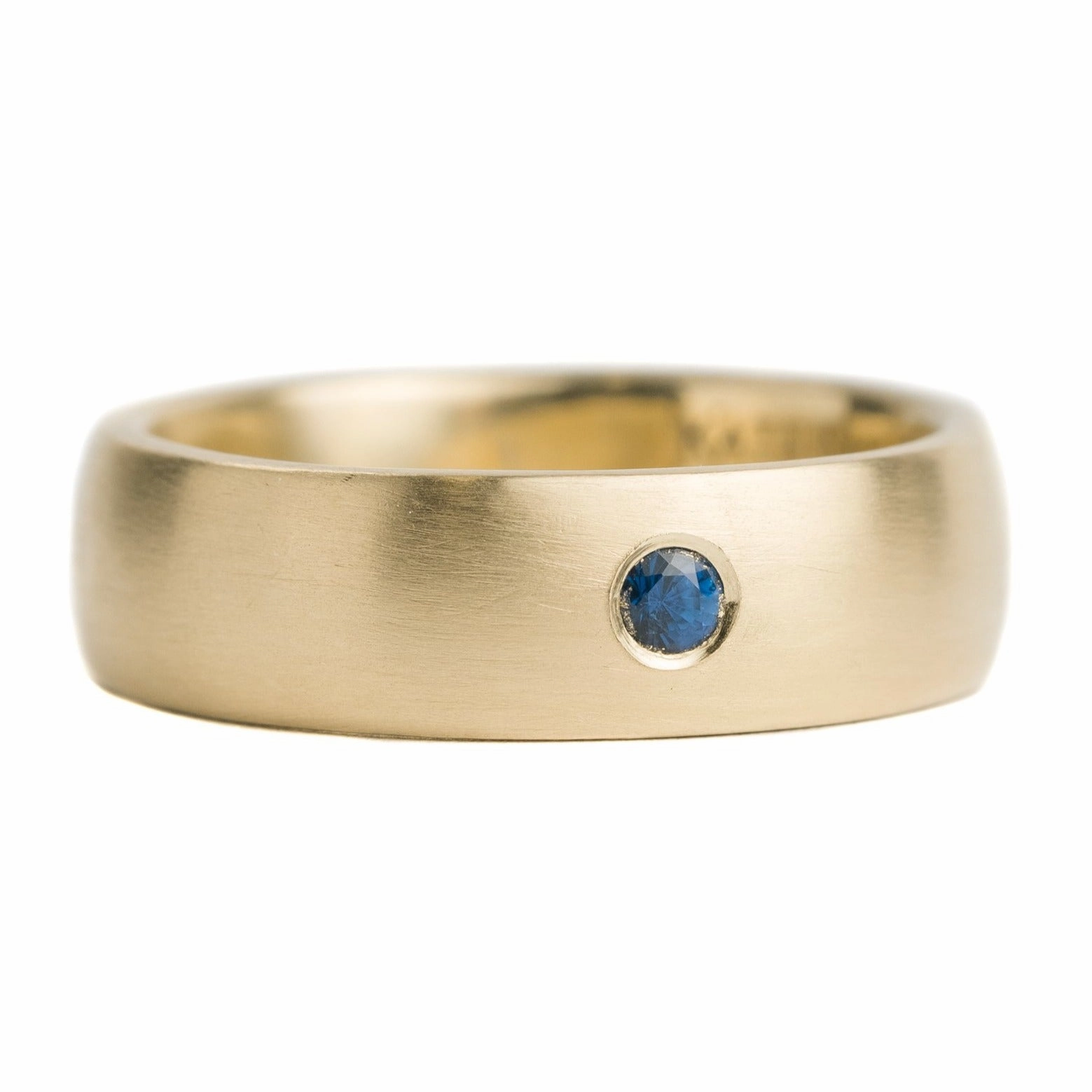 18ky Gold 6 mm Sapphire Band Luxe style Soft Focus