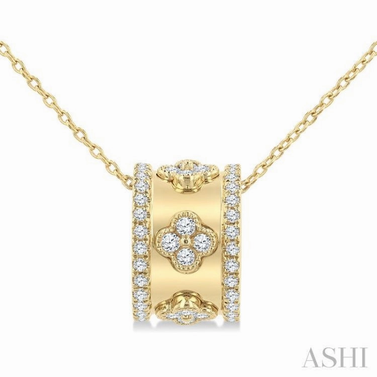 Artisan Detail 1/2 Ctw Round Cut Diamond Clover Fashion Pendant With Chain in 14K Yellow Gold