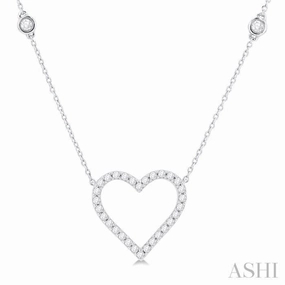 Summer Present 1/2 Ctw Round Cut Diamond Heart Fashion Station Necklace in 10K White Gold