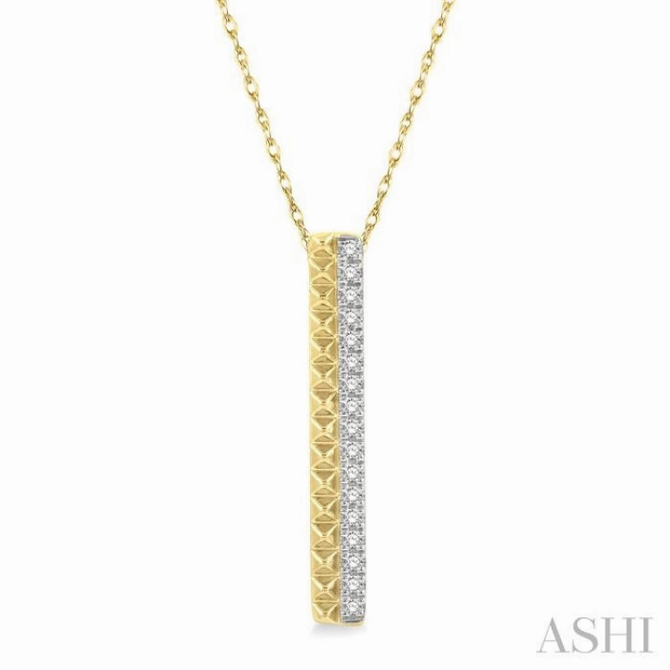 spring look Timeless Look 1/6 Ctw Pyramid Round Cut Diamond Bar Pendant With Chain in 14K Yellow Gold