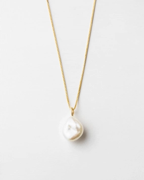 Gorgeous Ornament Baroque Pearl Necklace