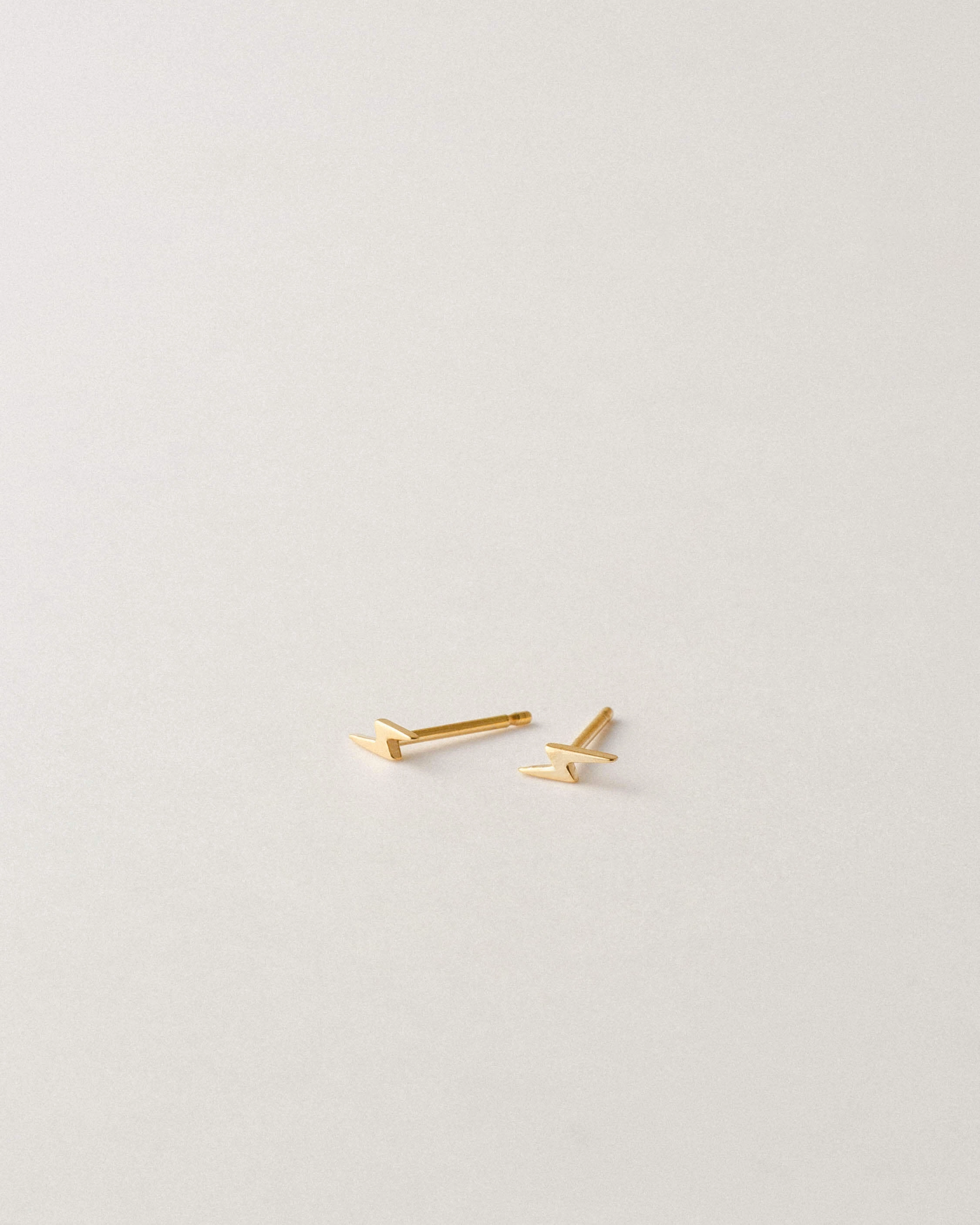 High Voltage Studs High-Quality Style