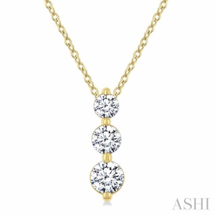 Urban Trend Gorgeous Ornament 1/2 Ctw Round Cut Diamond Three-Stone Snowman Pendant With Chain in 14K Yellow Gold
