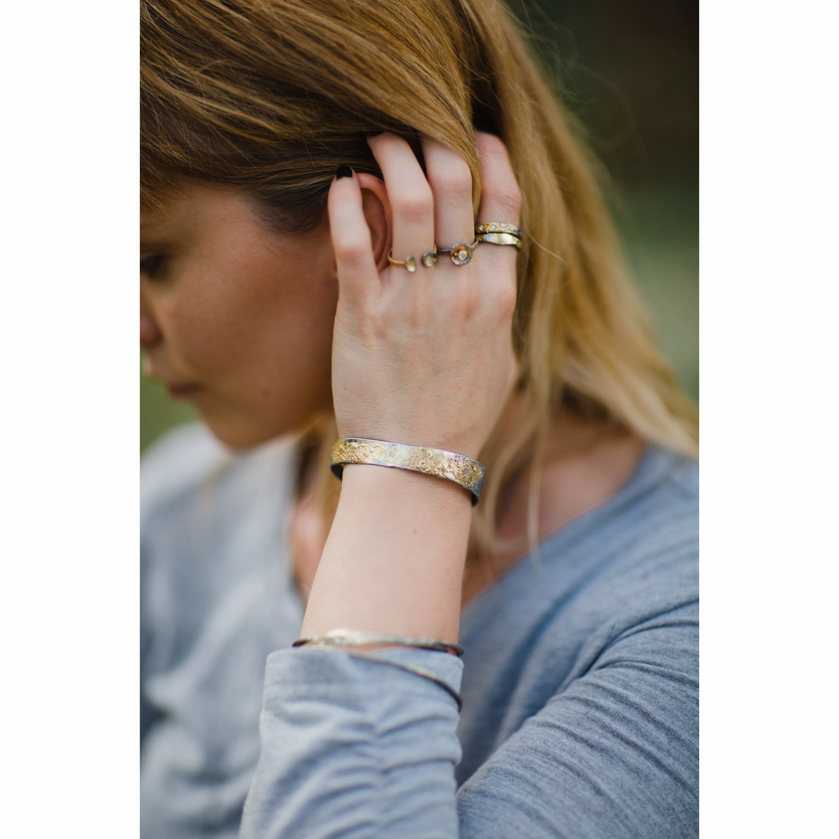 Exquisite Look Daytime Look Crescent Band - 18ky Gold   Oxidized Silver
