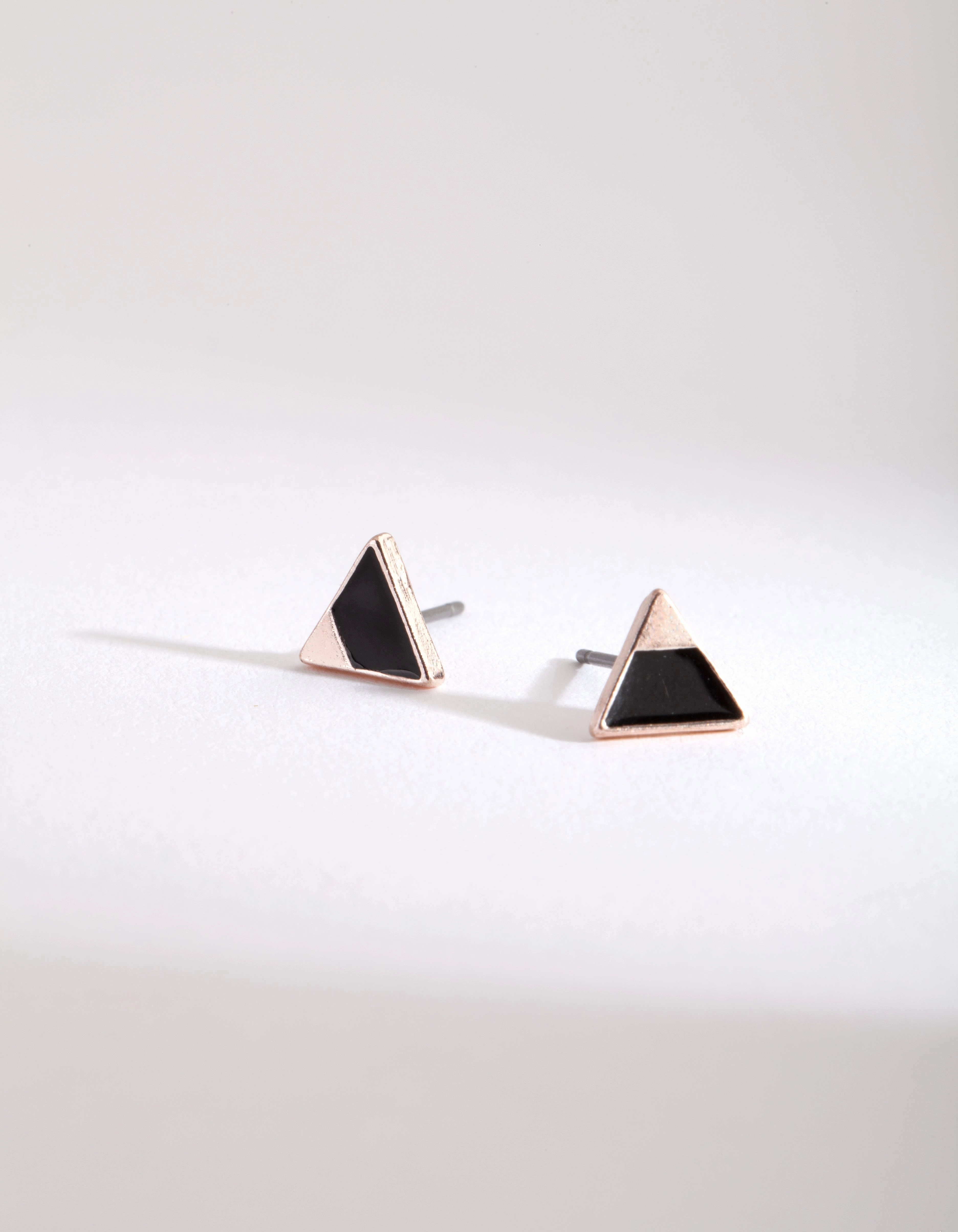 Model Fit Black Metallic Tip Triangle Stud