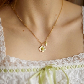 Colorful Glow Glow Detail Daisy Pendant Necklace