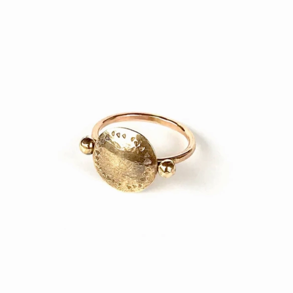 Fresh Finish Showstopper Look Cyprus Signet Ring