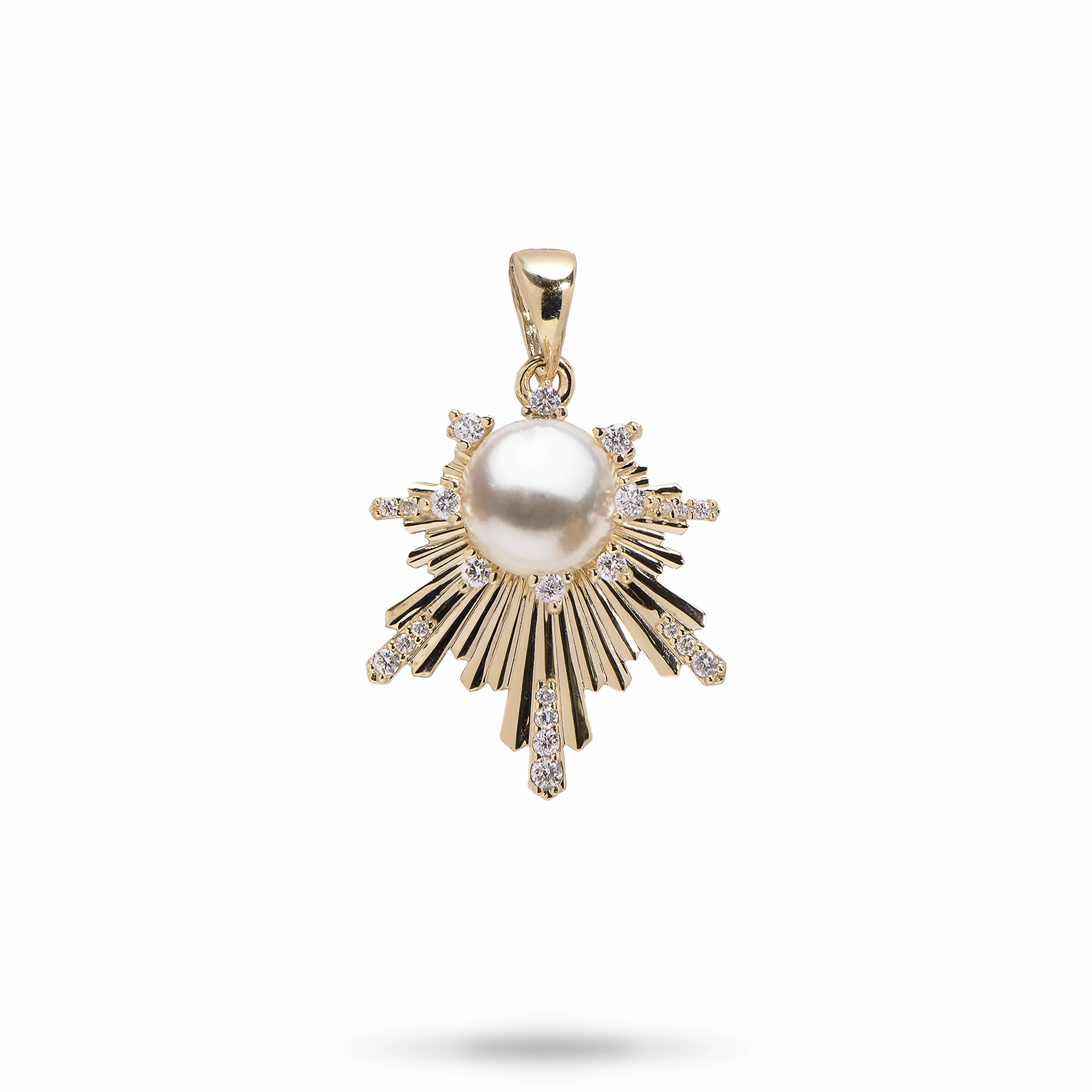 Gift Idea E Ho???la Akoya White Pearl Pendant in Gold with Diamonds - 22mm