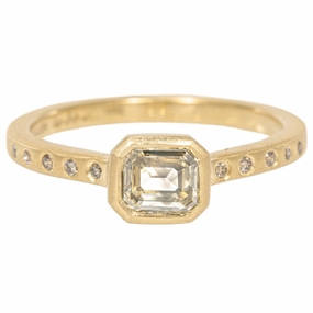 Green Emerald Cut Diamond Ring   Cognac Melee - 18ky   Diamonds Glam Mode Glam Appeal