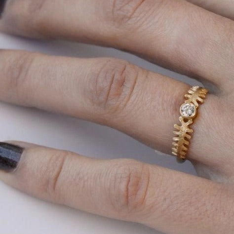 Dazzling Edge Unique Style Fern Dell Solitaire Diamond Ring - 14k White Gold   Diamond