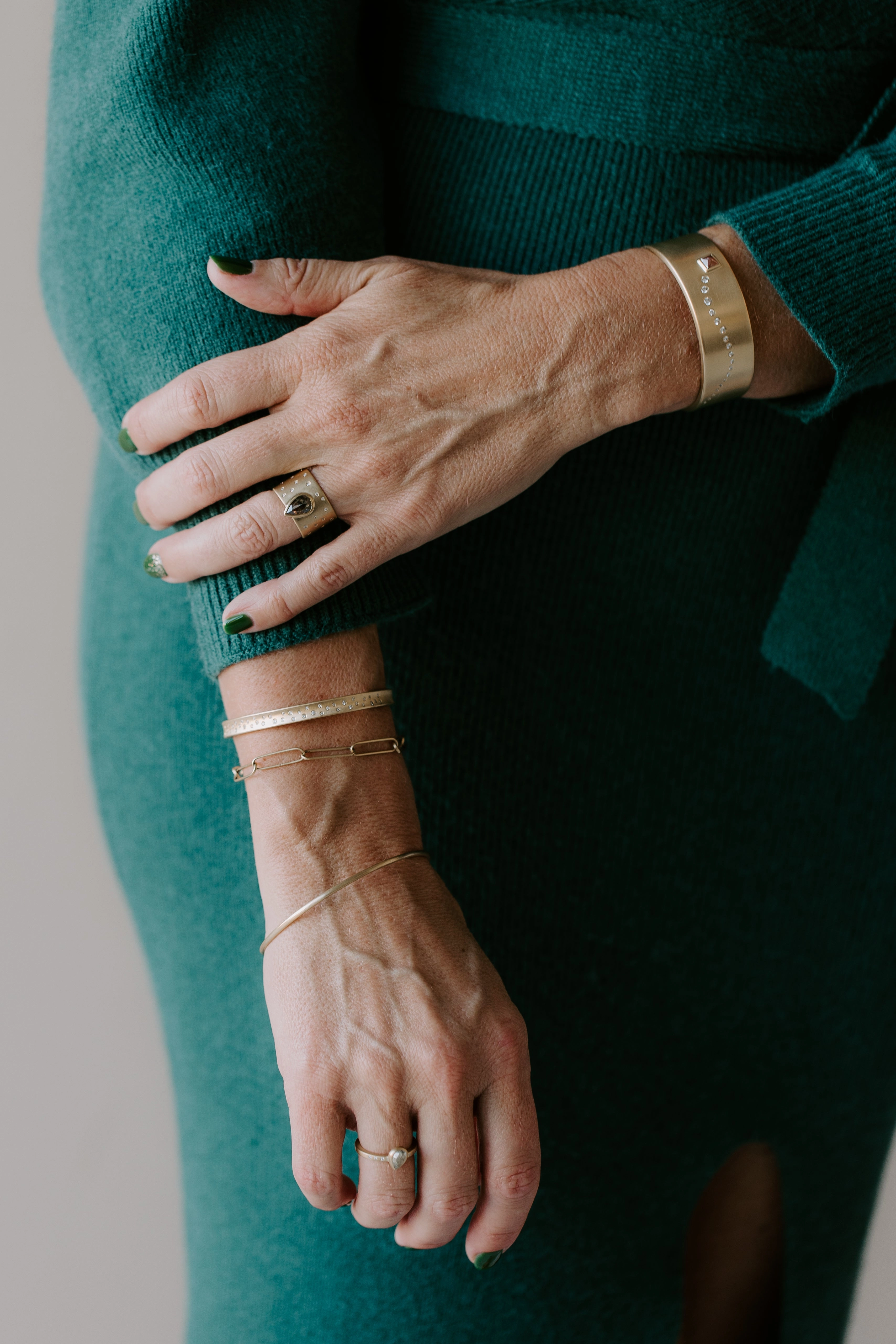 Narrow Scattered Diamond Cuff - 18ky Gold   VS Diamonds Glow Up