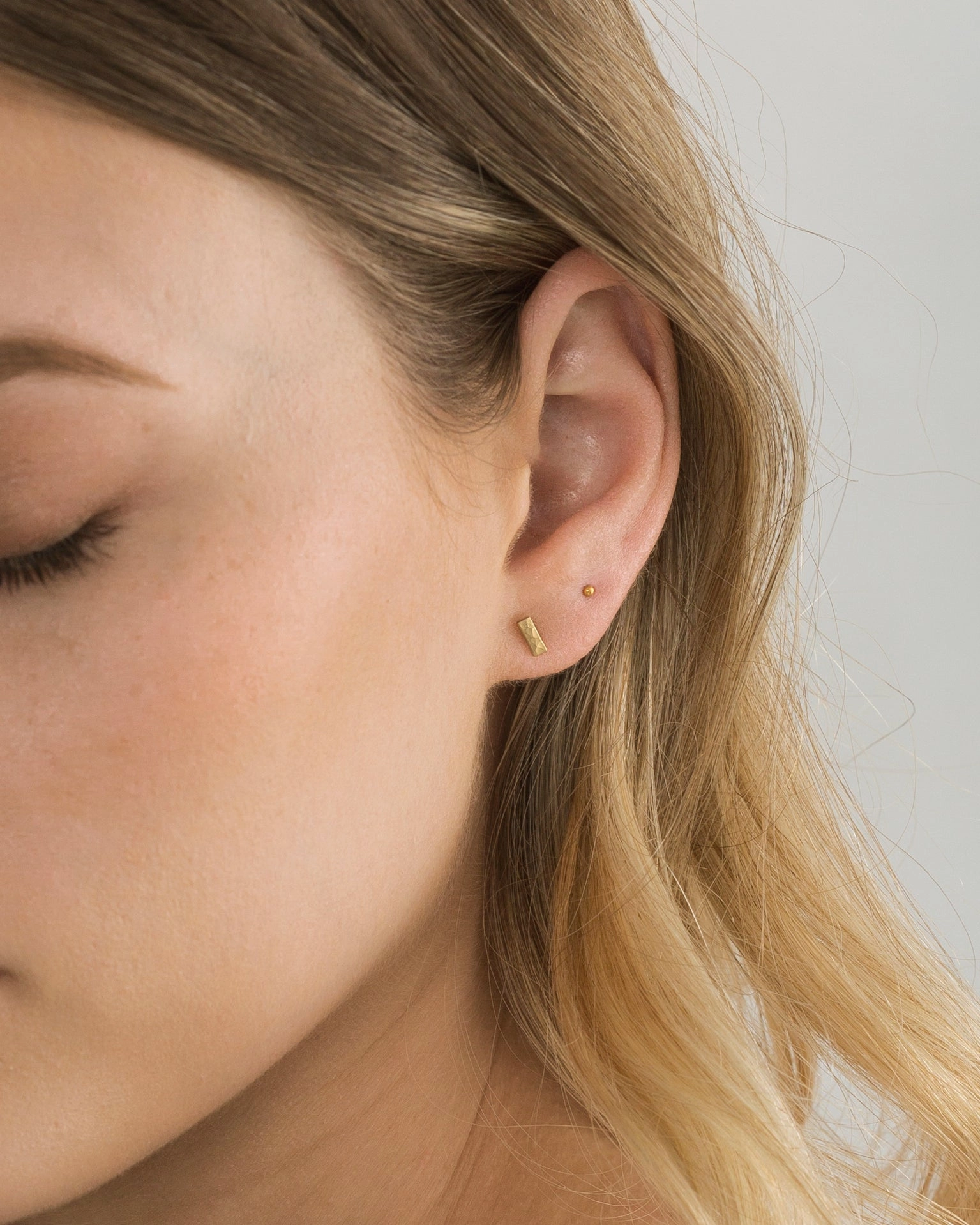 Flat Bar Studs Brilliant Look