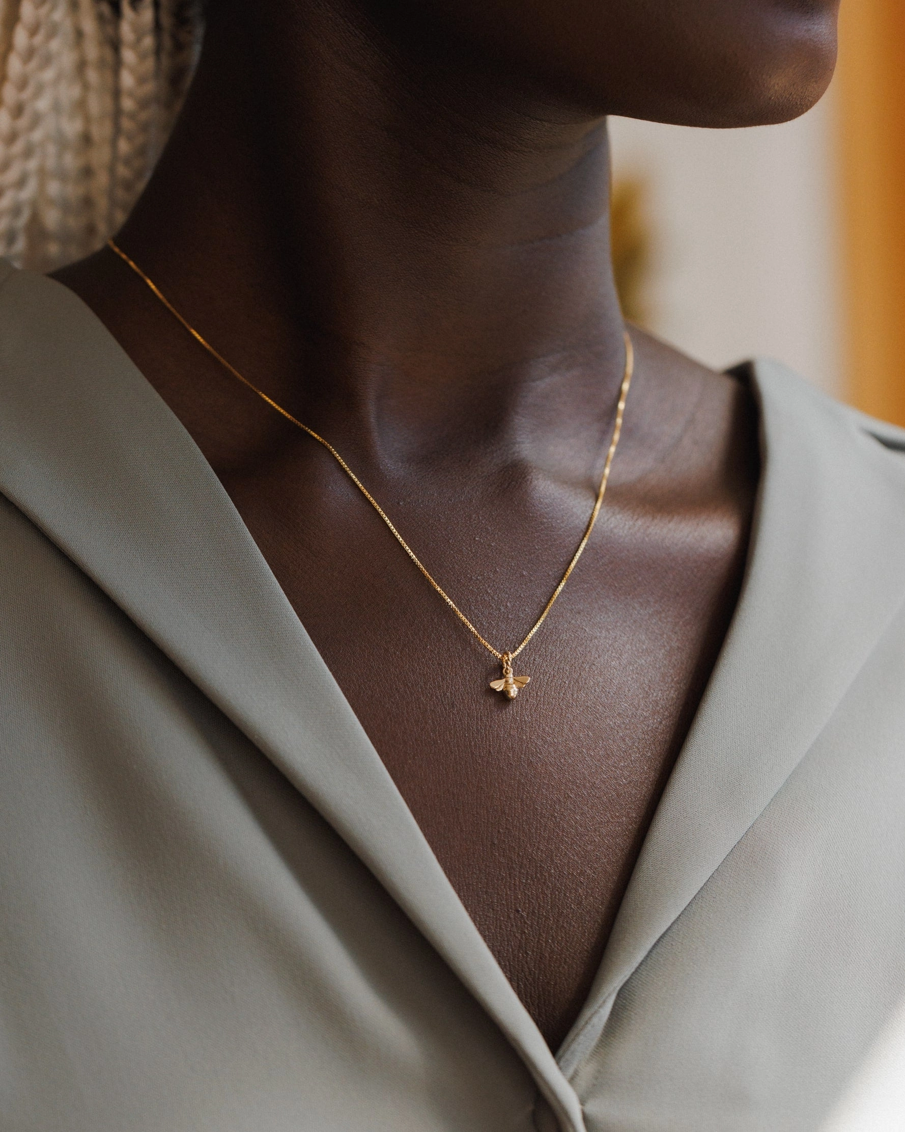 Romantic Mood Garden Bee Charm