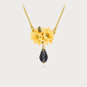 Exclusive Charm Sleek Design Gardenia Necklace