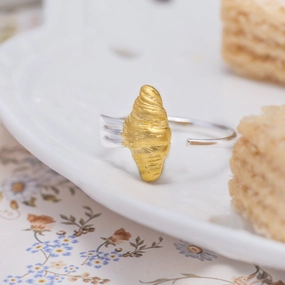 Timeless Contour Croissant Ring