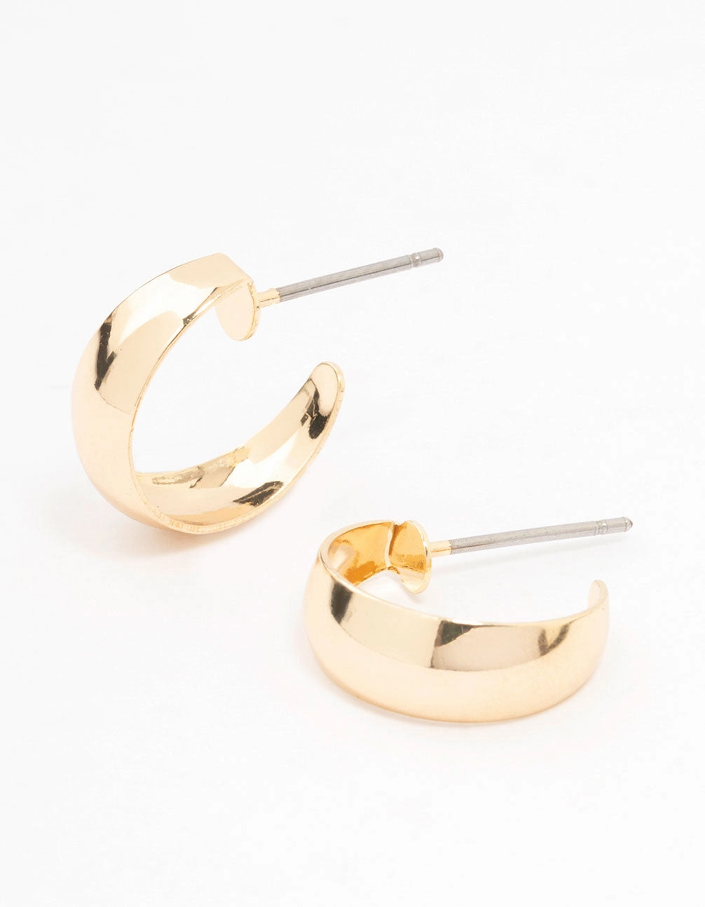 Trendy Detail Luxe Detail Gold Curved Huggie Earrings