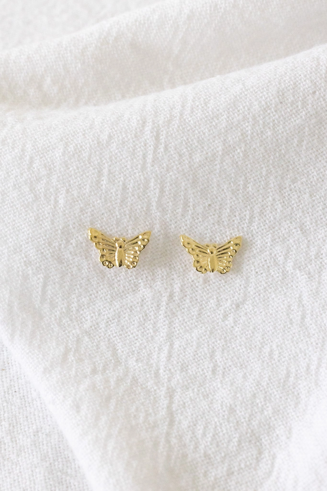 Bright Piece Neutral Ornament Flutter Studs