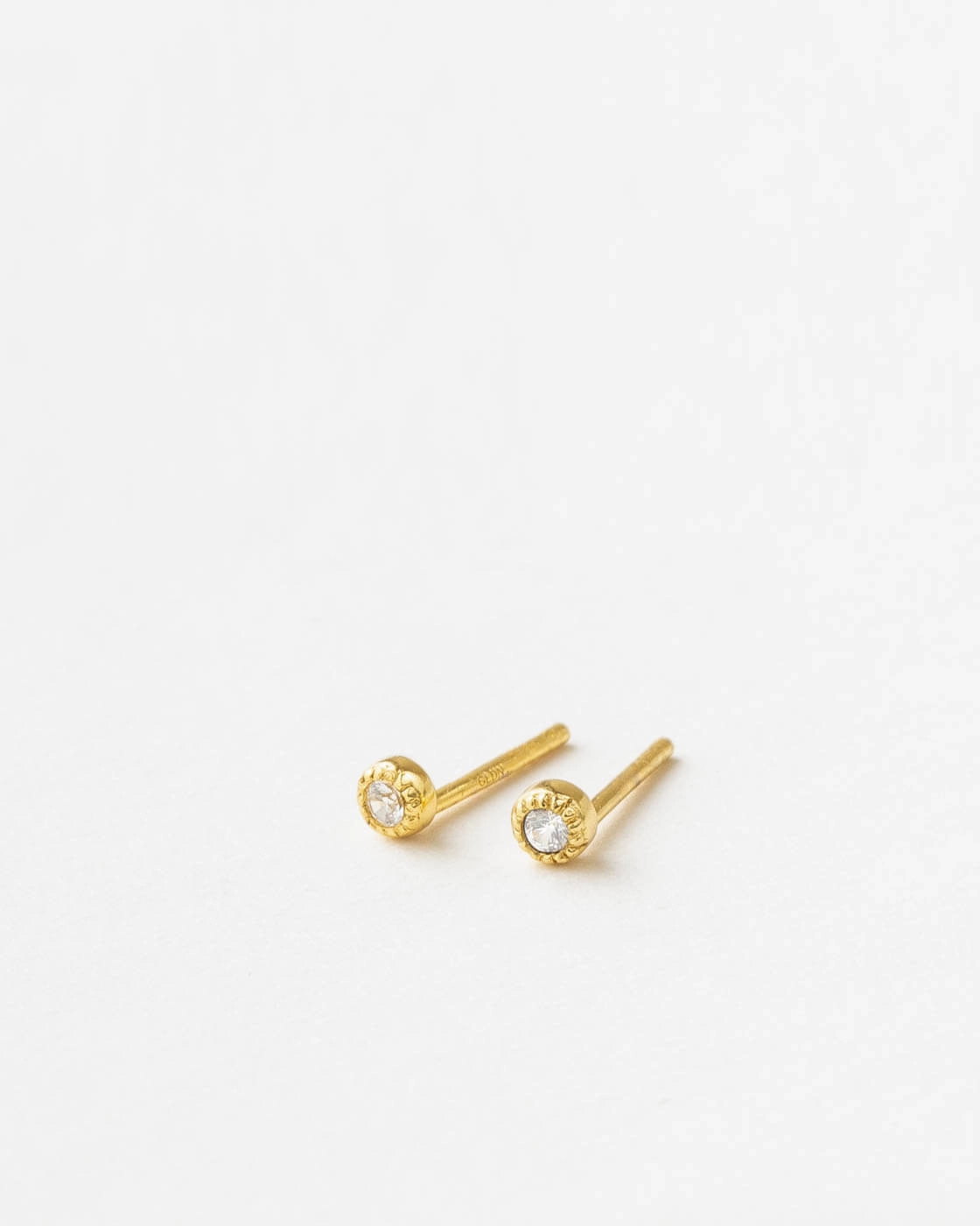 Soir??e White Sapphire Studs Chic Must-Have Classic Creation