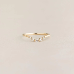 Model Jewelry for all ages Graduated Diamond V Ring 14k Gold - Liora