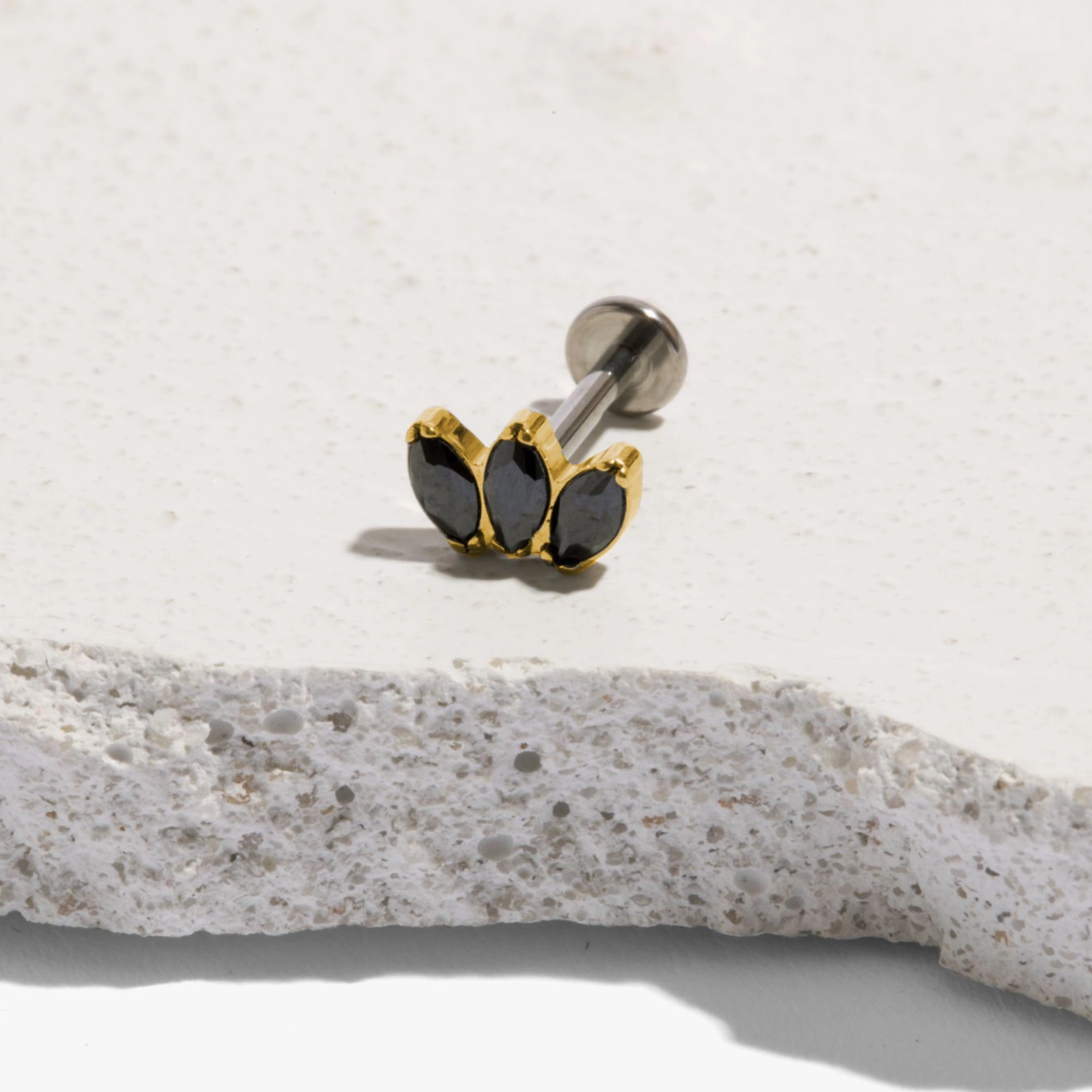 Sparkling Design Handsome Jewelry Single Mira Stud Flat Back Stud Earring