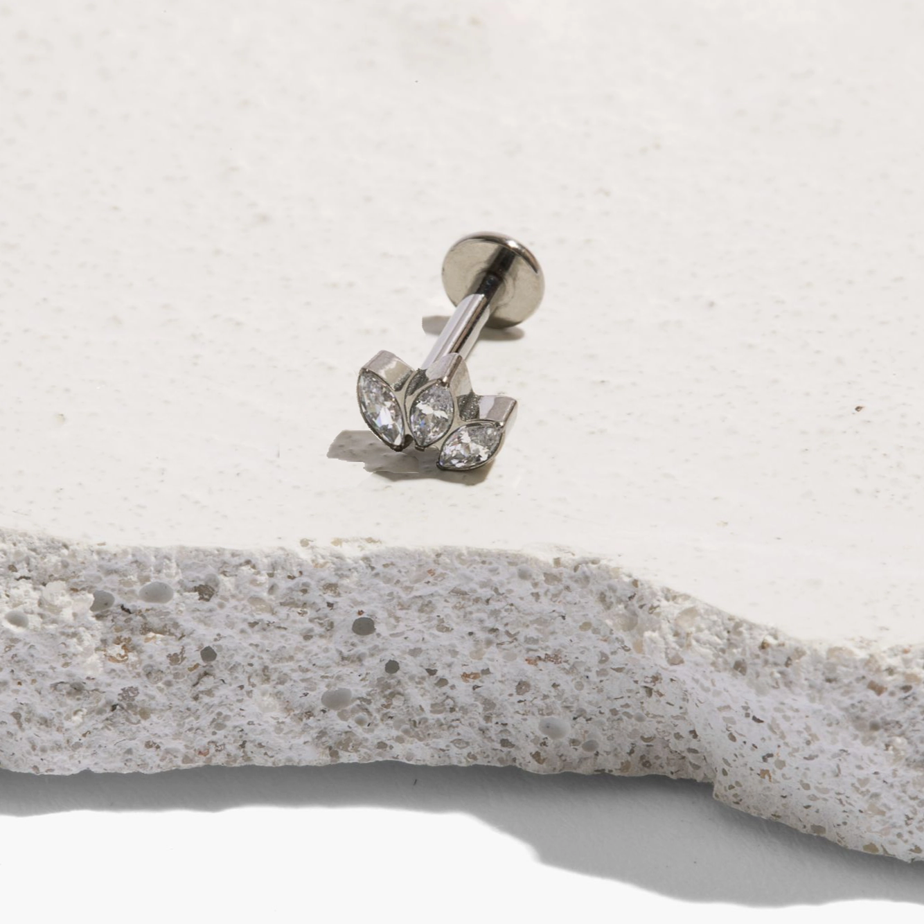 Sparkling Element Sparkling Ornament Single Mira Stud Flat Back Stud Earring