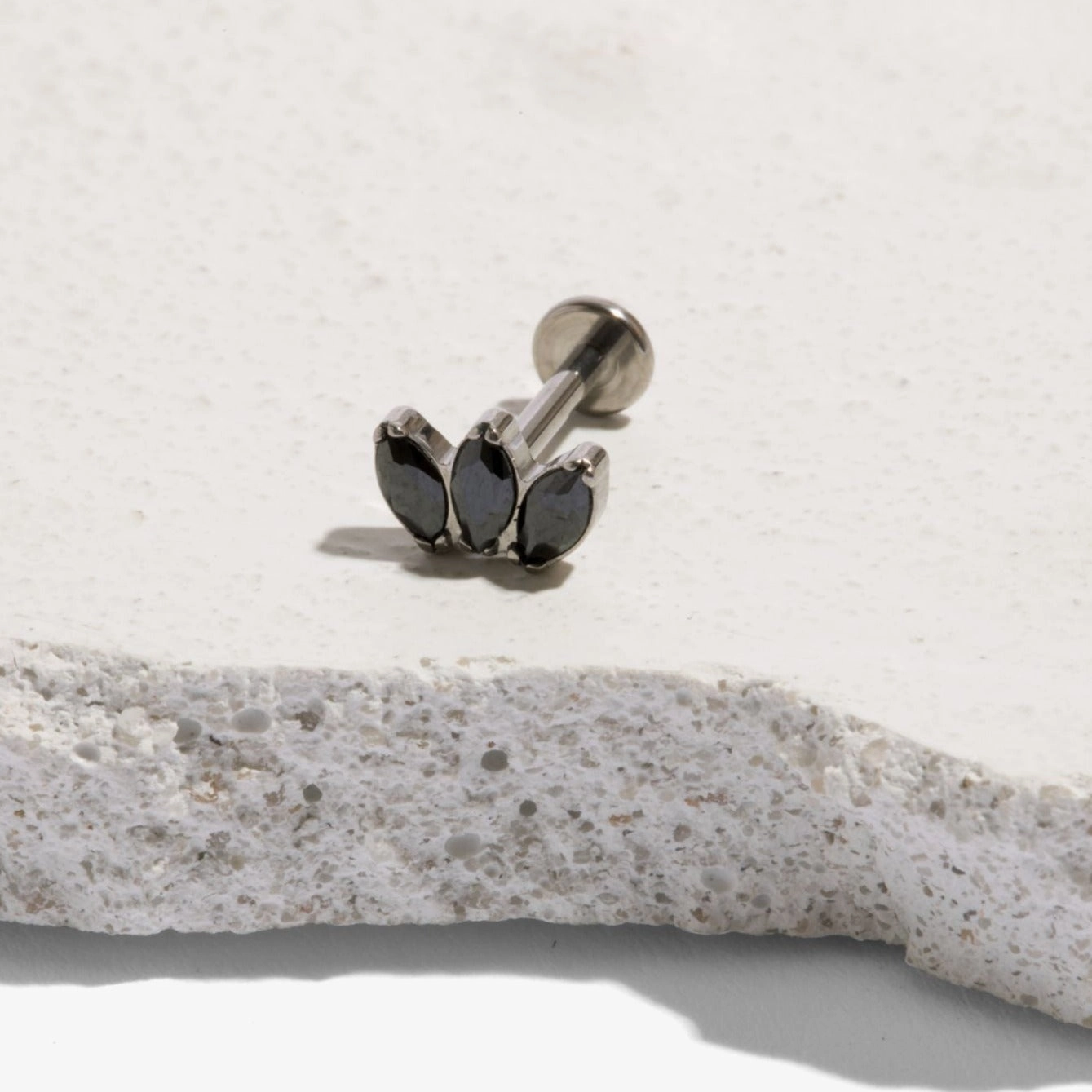 Ornate Appearance Star-Shaped Accessory Single Mira Stud Flat Back Stud Earring