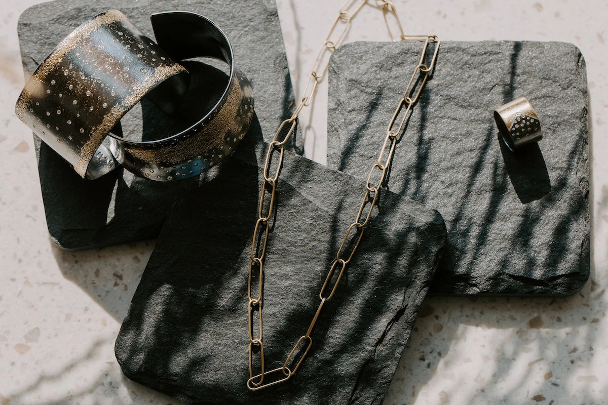 Lustrous Feature Mood Accent Illuminated Contrast Band