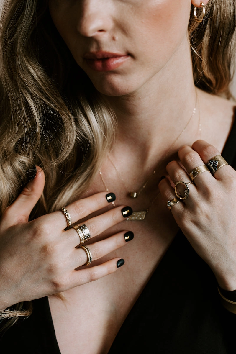 High Shine Illuminated Contrast Band