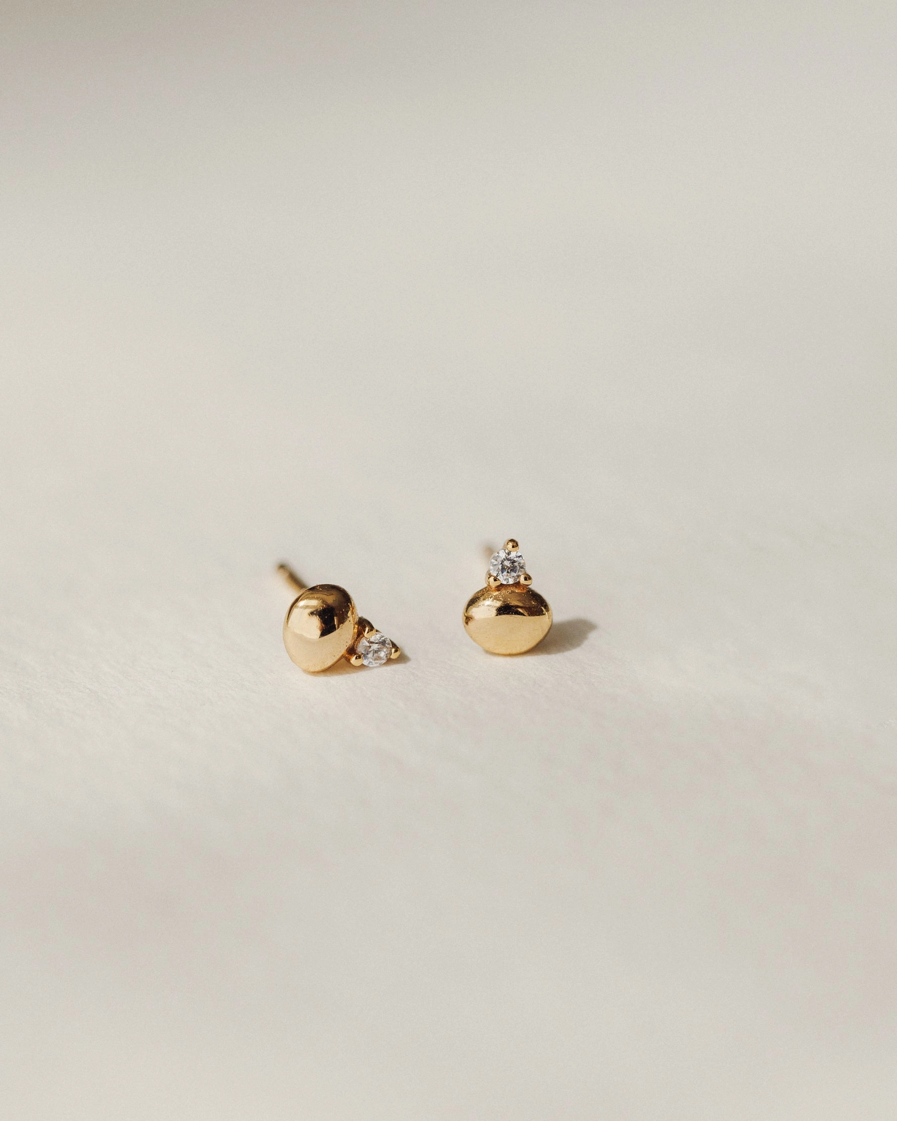 Contemporary Item Gleaming Pebble Studs
