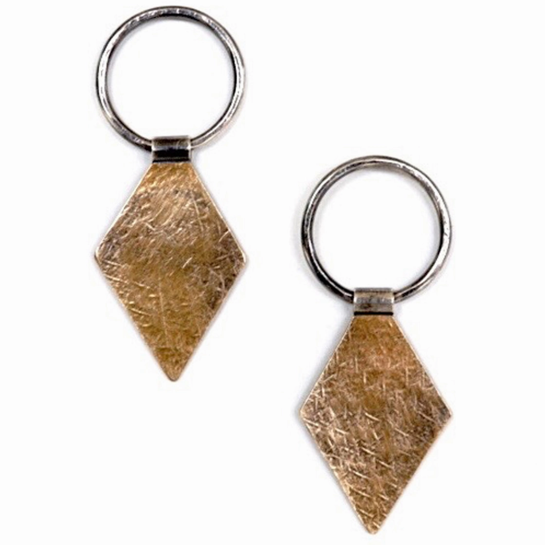 Minimal Highlight Studio Light Itan Earrings