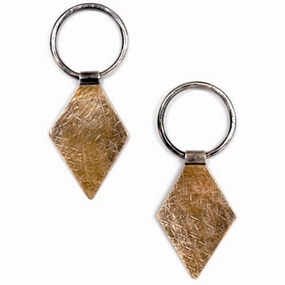 Minimal Highlight Studio Light Itan Earrings