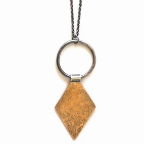 Chic Glam All Day Spark Itan Necklace