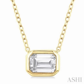 Night Accent 1/4 Ctw Emerald Pie Cut Diamond Fashion Pendant With Chain in 14K Yellow Gold