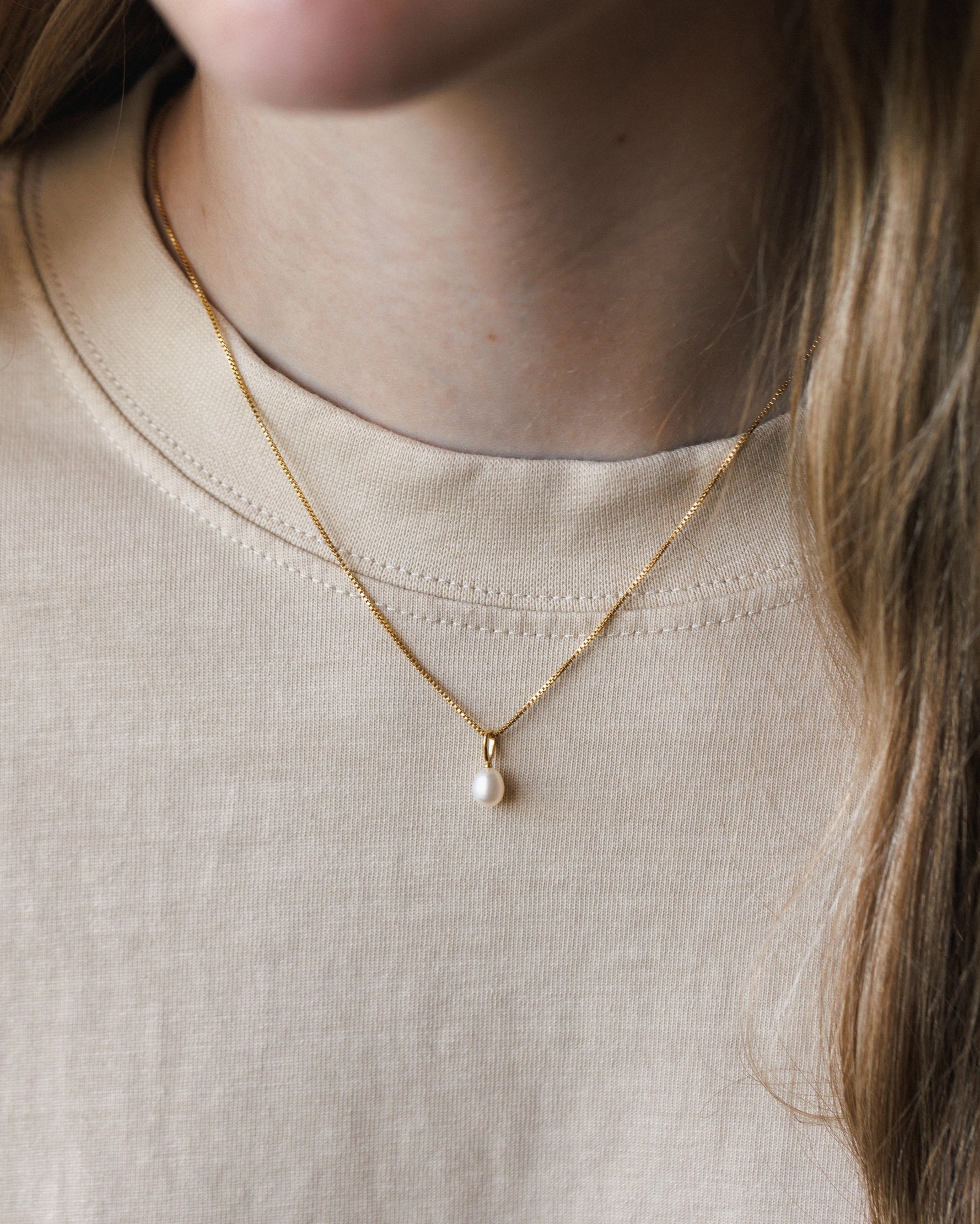 Pearl Charm Distinctive Gift Formal Beaded Piece