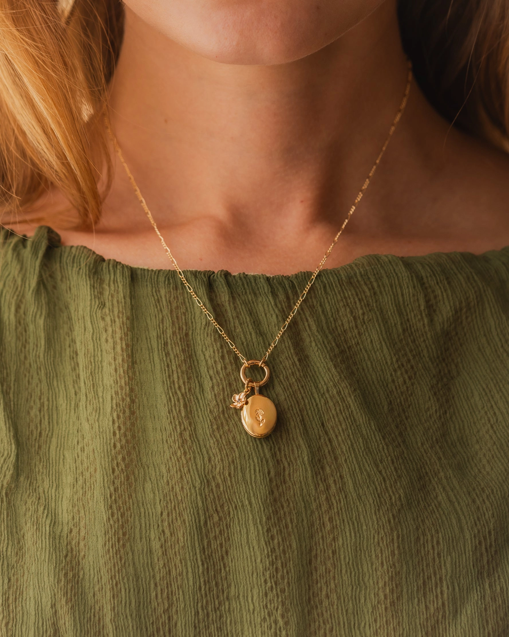 Superb Ornament Modern Jewelry Midnight Blossom Charm