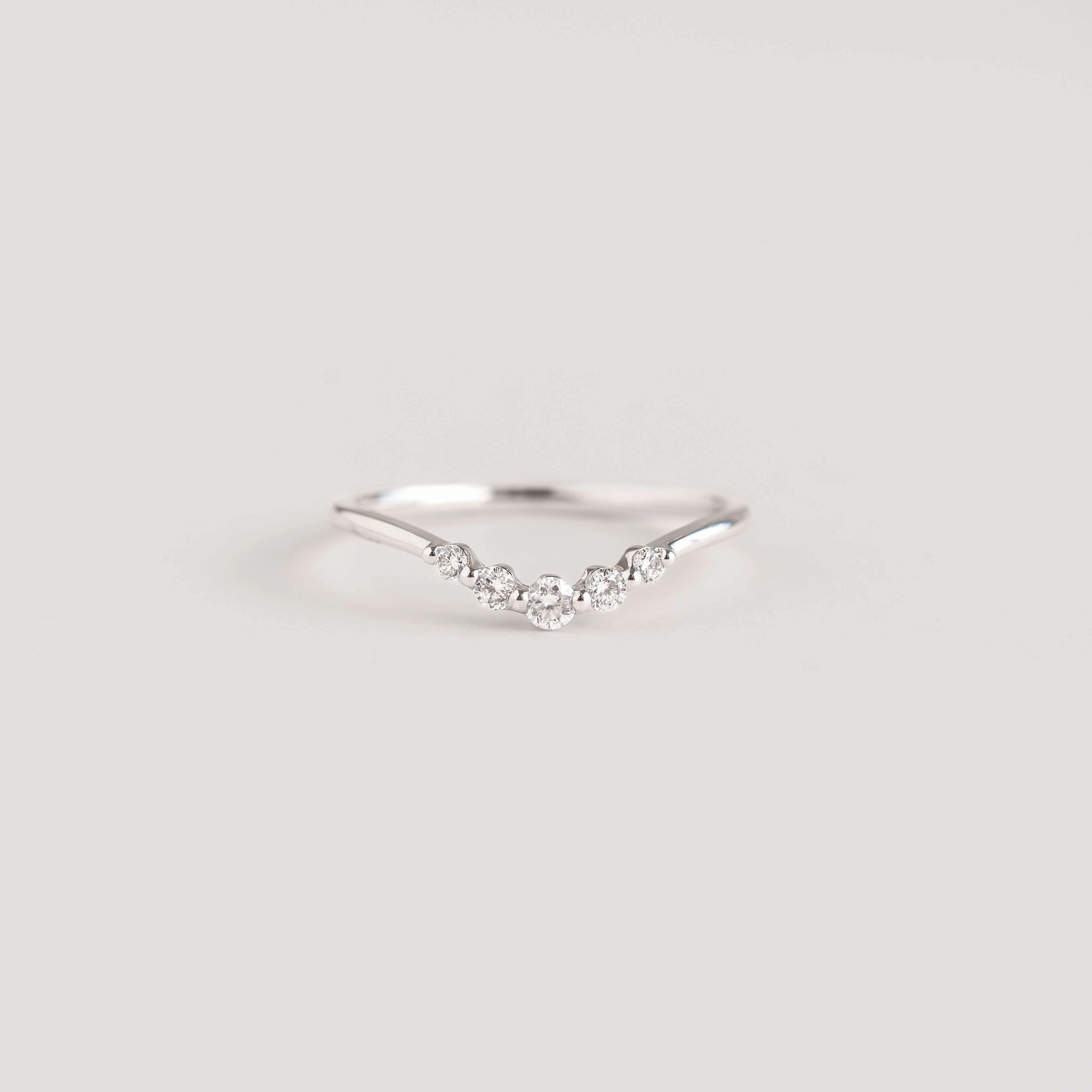 Vintage Product Graduated Diamond V Ring White Gold - Liora