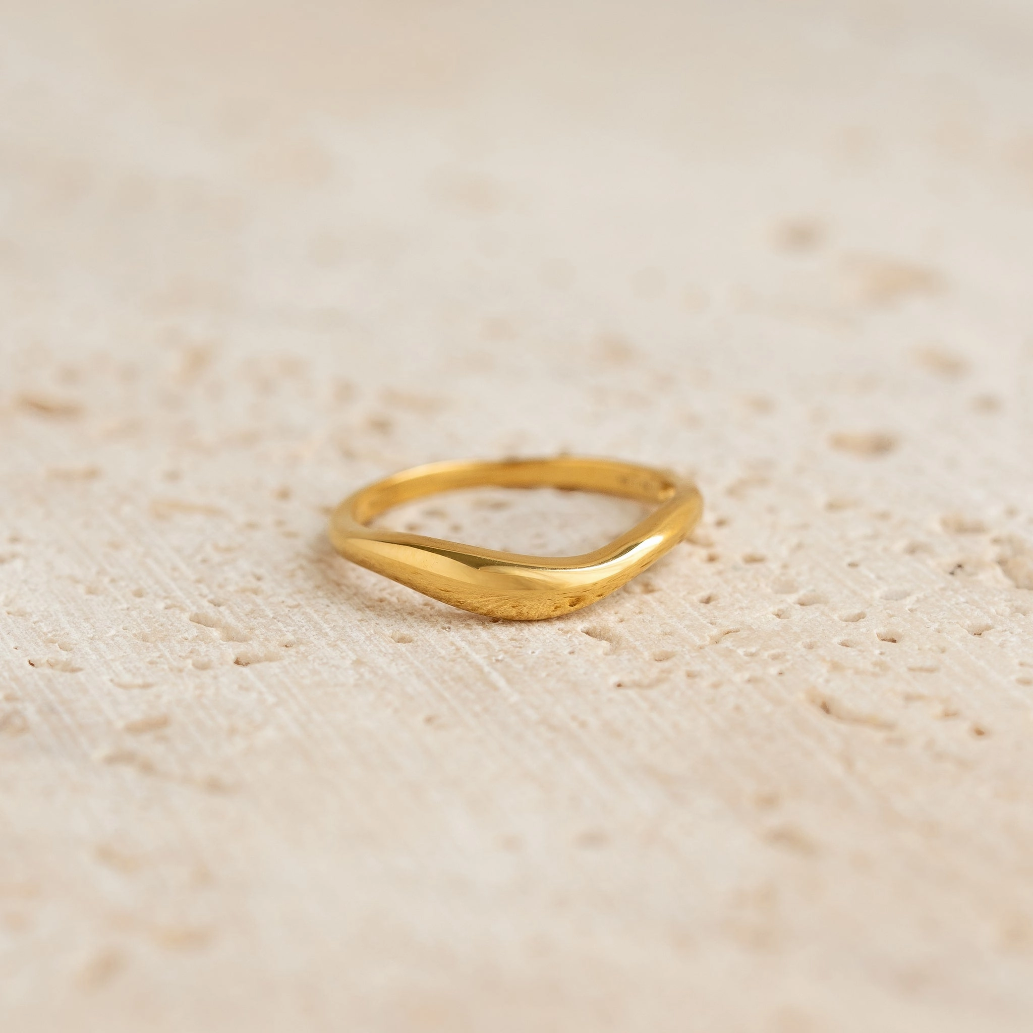 Gifting Moment Organic Wavy Ring - Nyssa