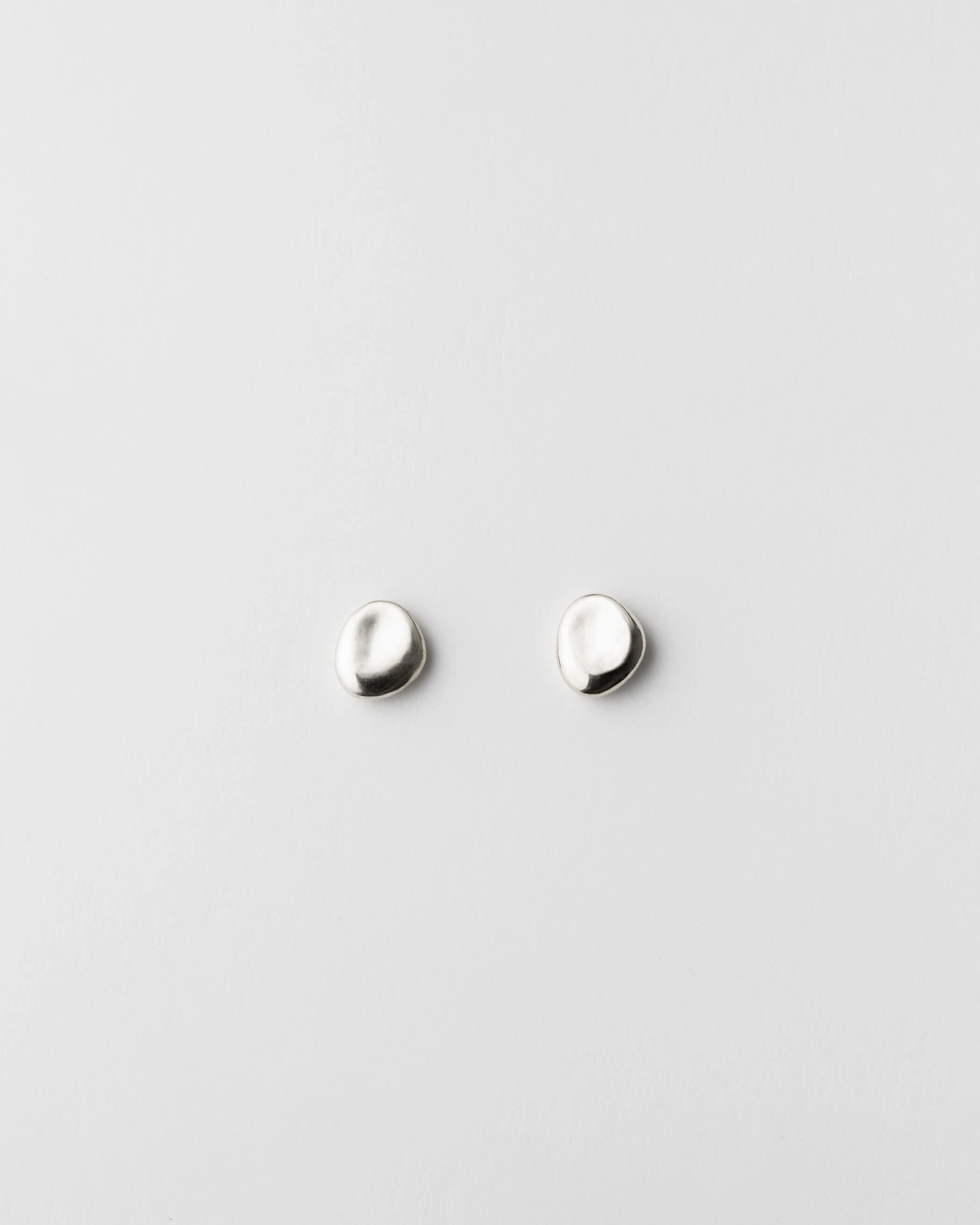 Elegant Ornament Pebble Studs