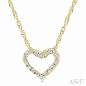 1/20 Ctw Heart Shape Round Cut Diamond Pendant With Chain in 14K Yellow Gold Anniversary Detail