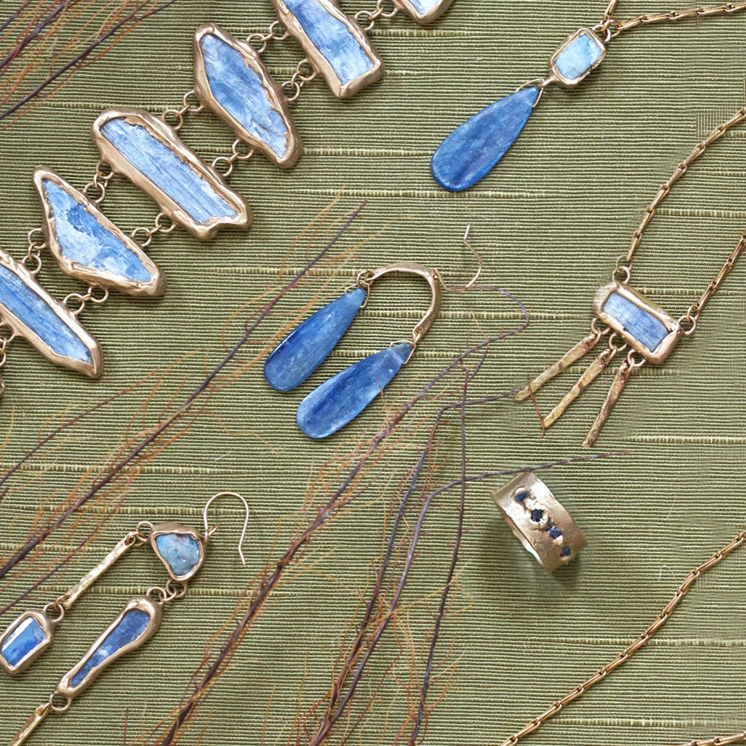 Romantic Design Glam Look Rapids Ring - Brass   Blue Sapphire