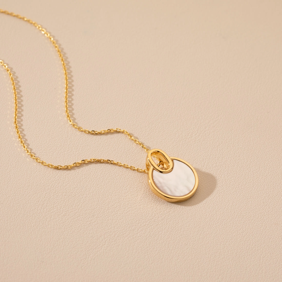 Attractive Design Yellow-Tone Sterling Silver White Mother of Pearl Circle Pendant