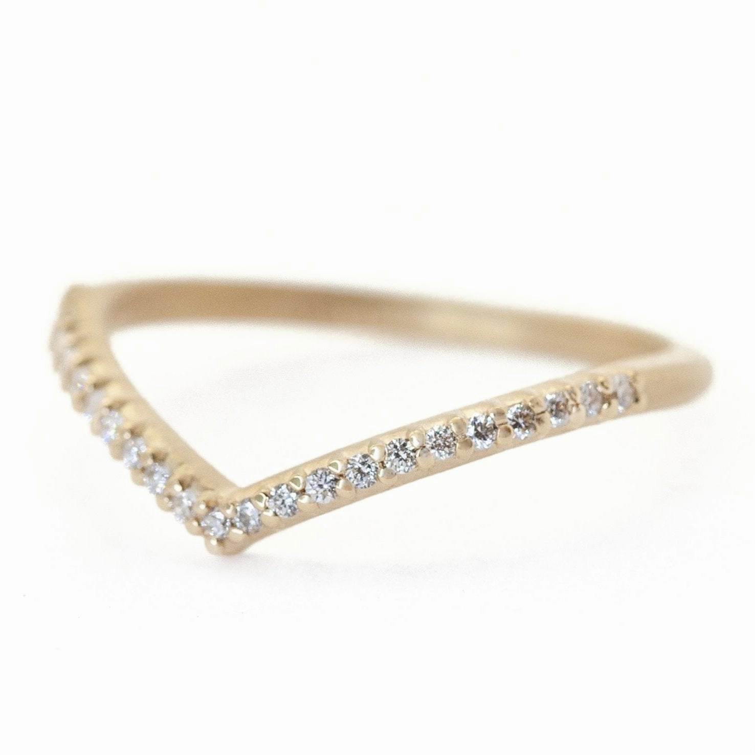 Pave Slender V Guard Band - l8k Gold    Diamonds (.12 ctw) Mature Style