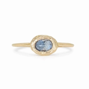Oval Stone Ring East/West - 18k Gold   Denim Blue Sapphire Camera Glow Glistening Piece
