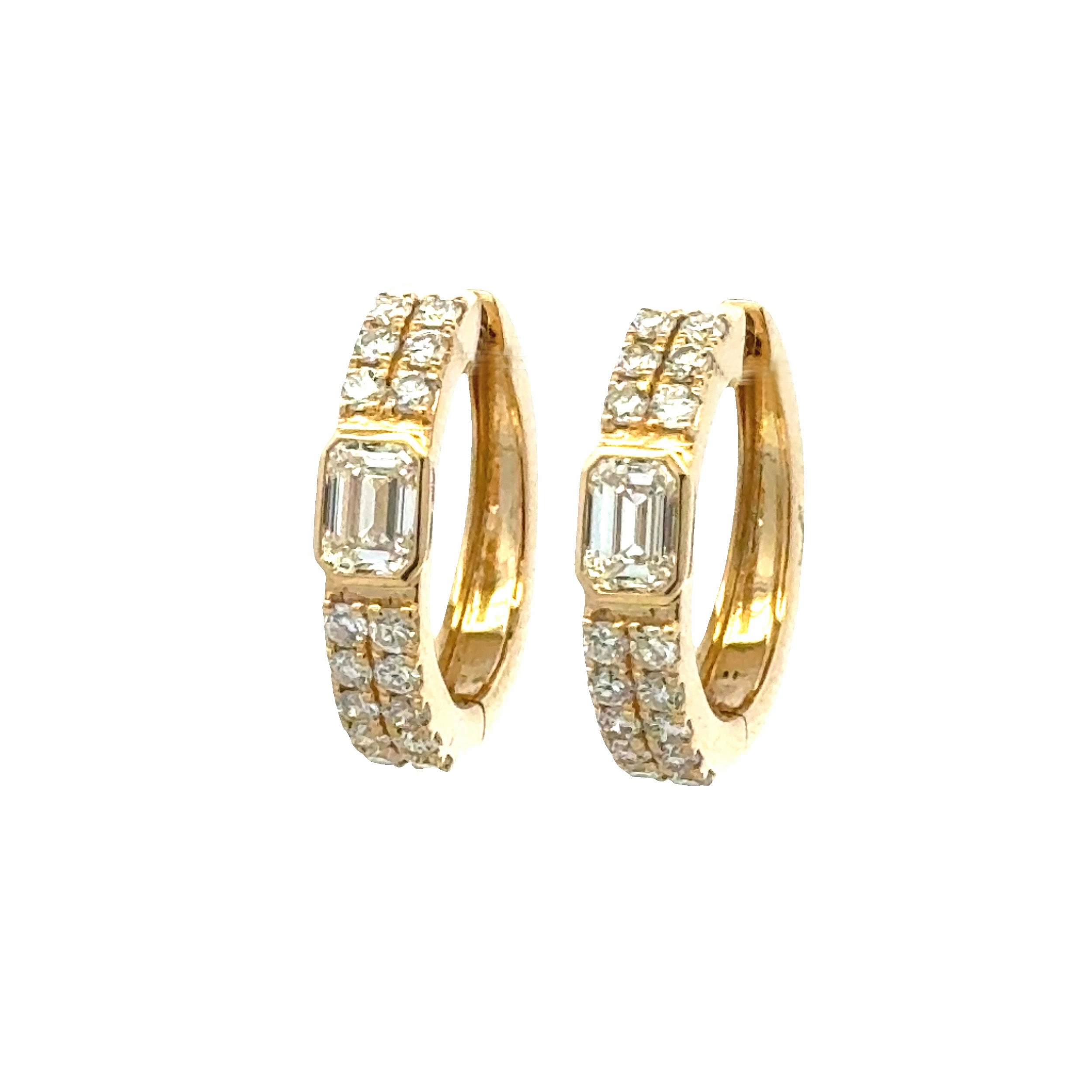 18ky Small Hoop Diamond Earrings (1.6cttw) Contemporary Essential