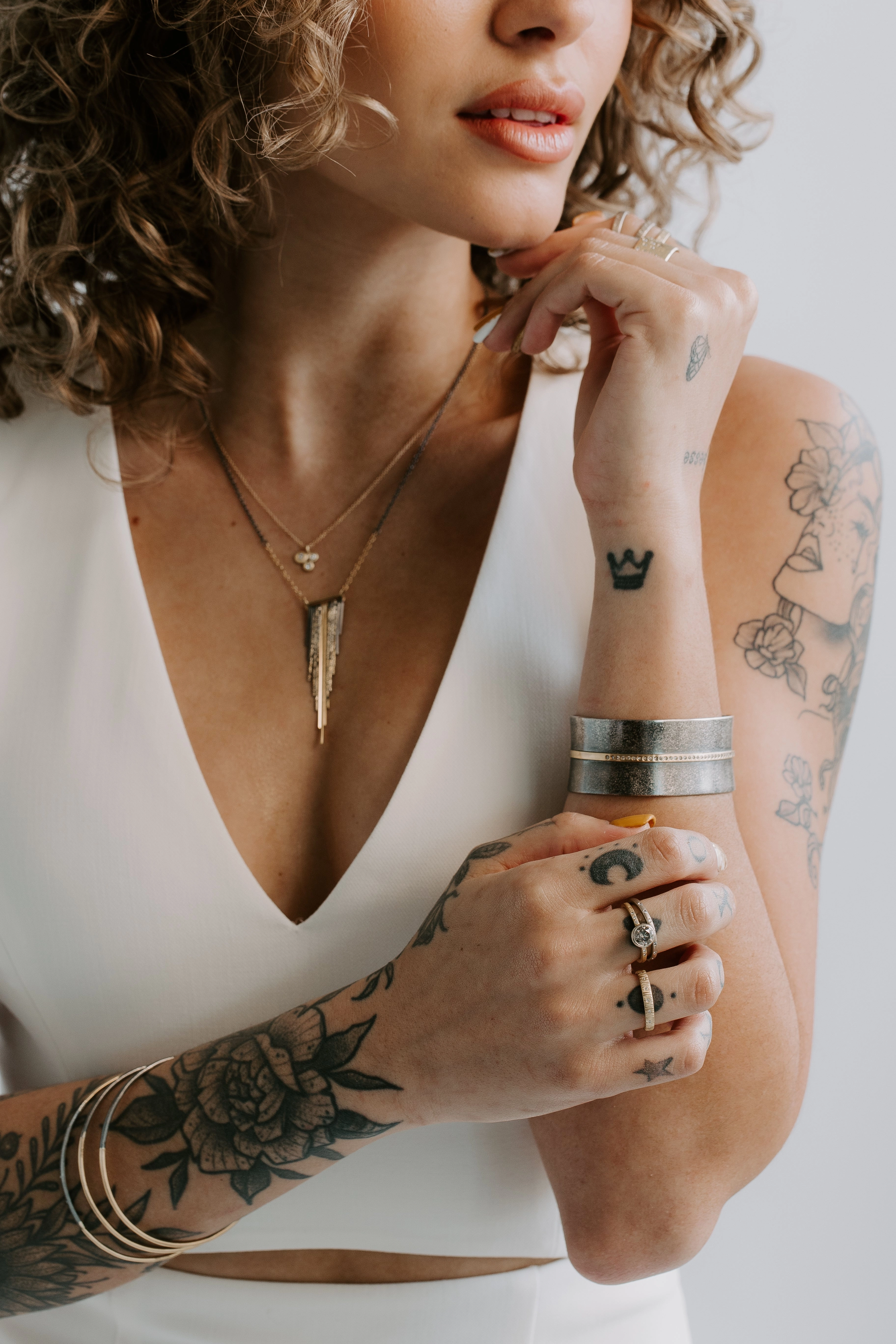 Aspen Wedding Band - 18ky Gold, 18kpw Gold   VS Diamonds Daytime Sparkle Holiday Style