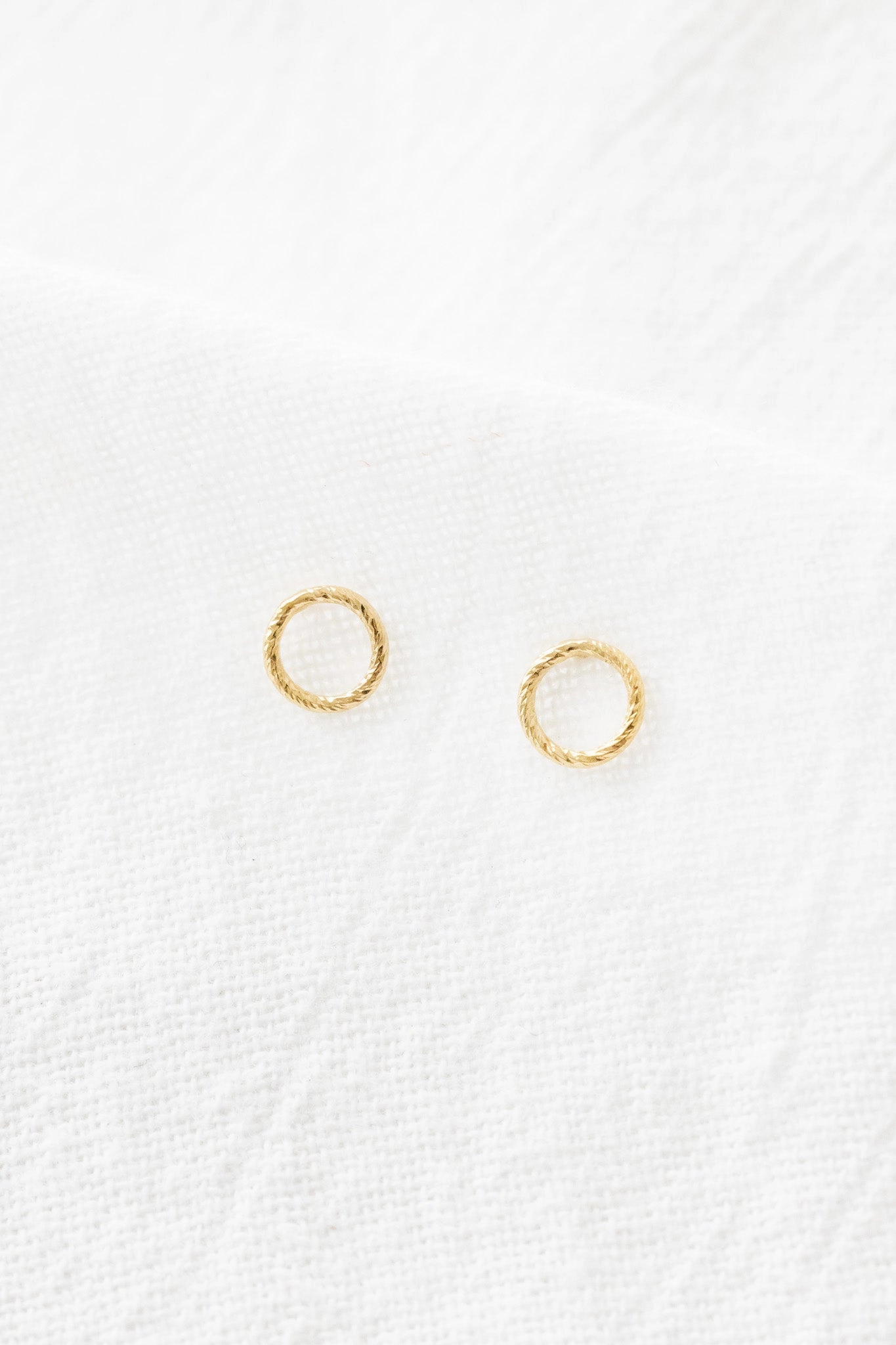 Comfortable Choice Twisted Orbit Studs