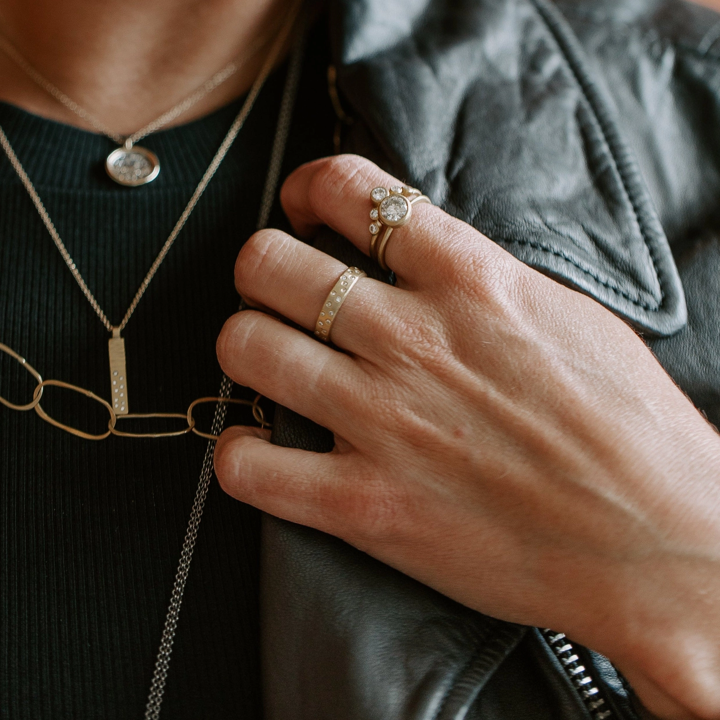 18ky Gold Scattered Diamond Band (Diamonds All The Way Around) - 4mm, 7mm, 10mm Sparkling Edge Dreamy Look