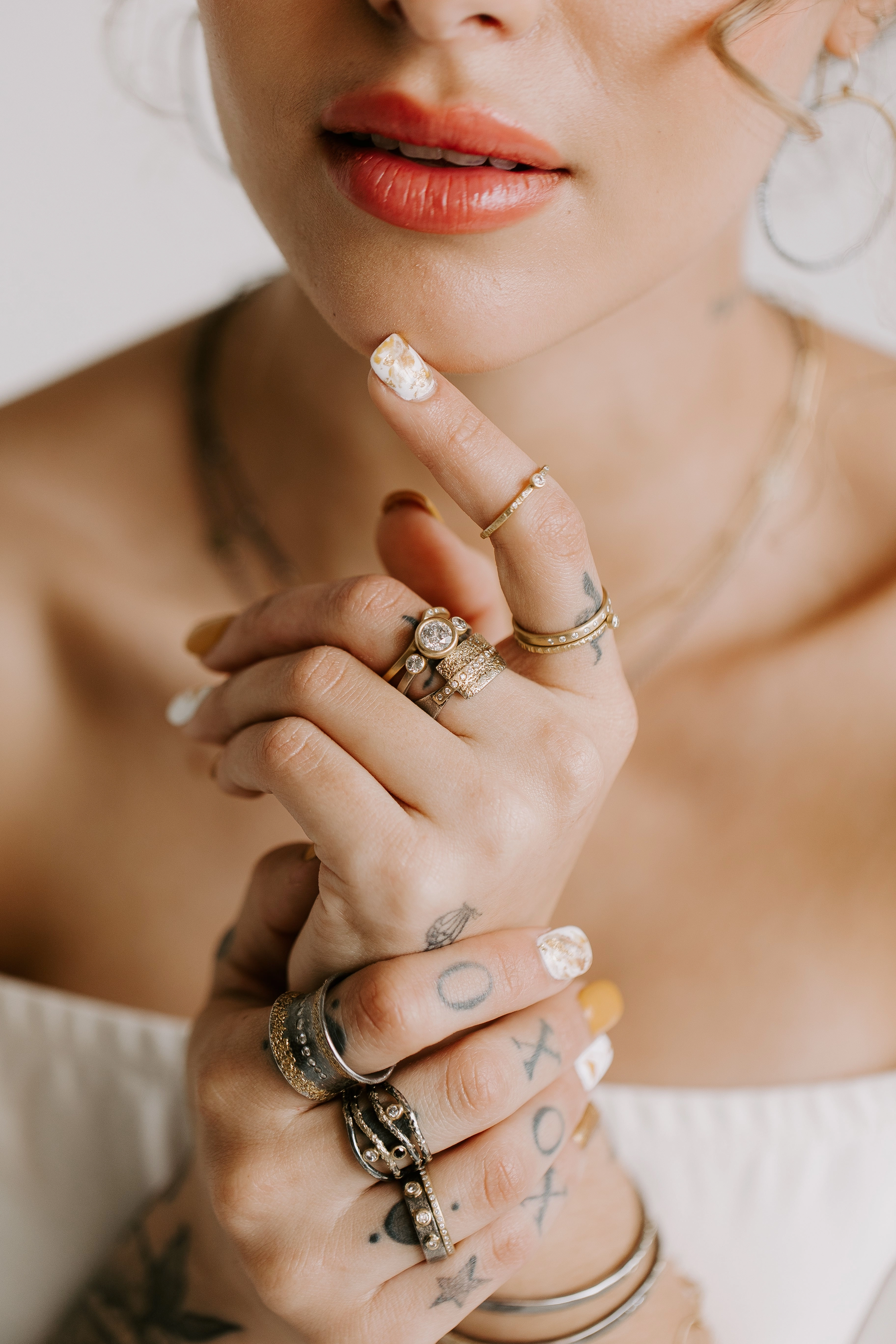 The Twilight Band Smooth Glow Delicate Edge