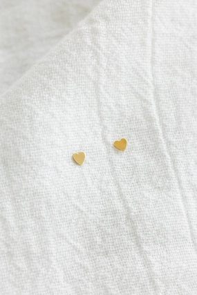Attractive Accent Dainty Heart Studs
