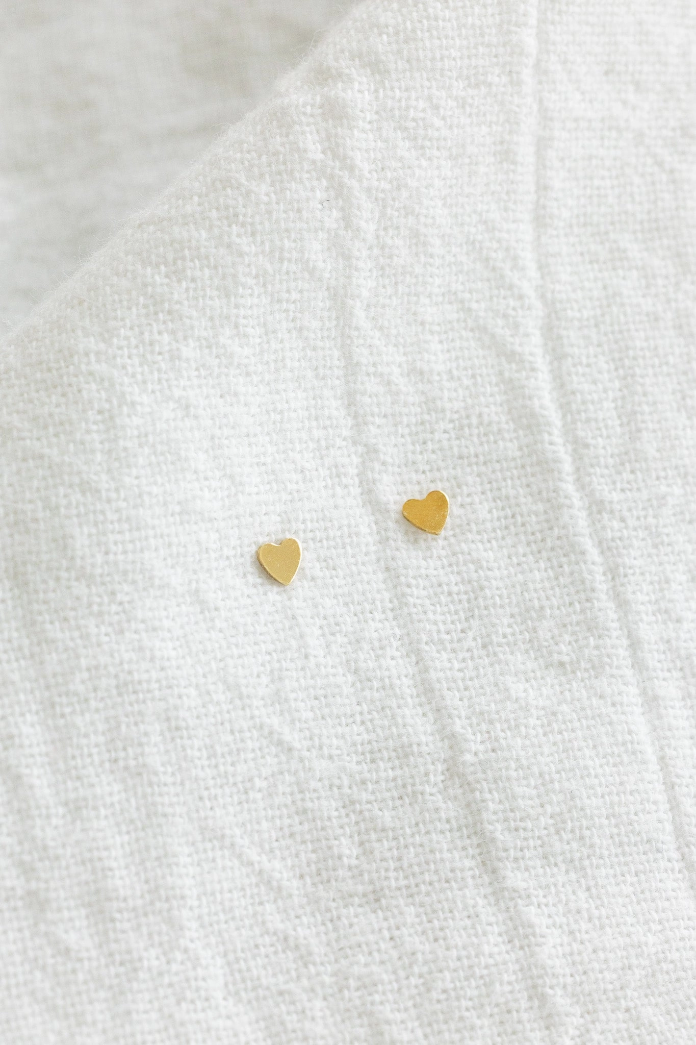 Attractive Accent Dainty Heart Studs
